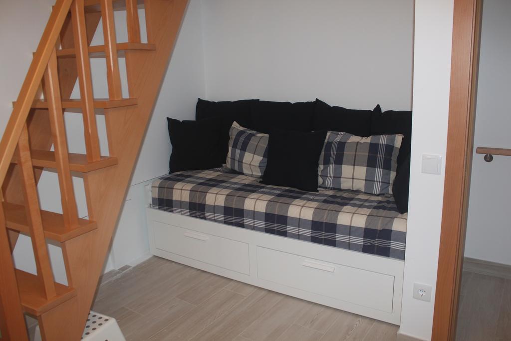 Isaura Apartment *